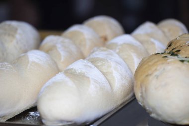 baget ekmek veya çörek Dükkanı penceresinde yakın çekim