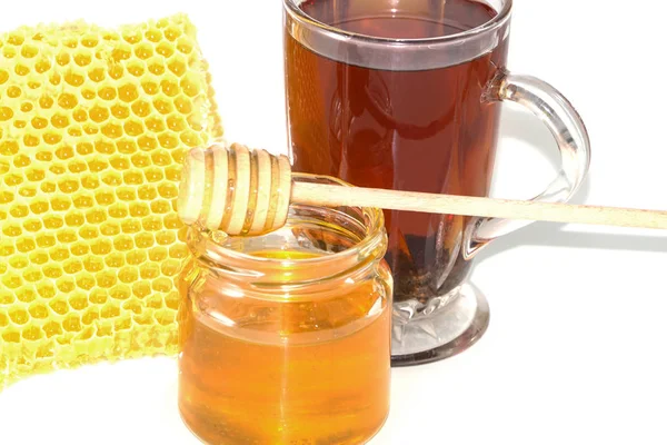 Tea and honey. The honey in the comb. — Stock Photo, Image