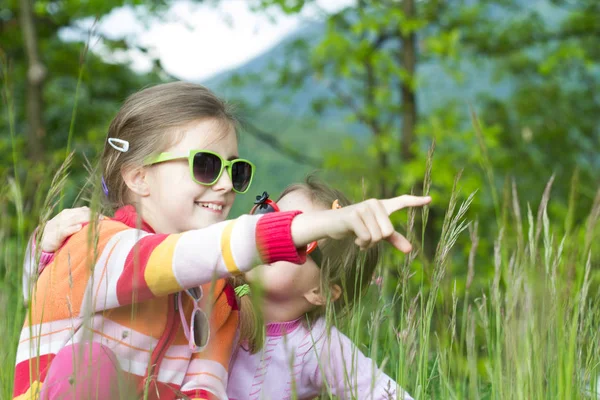 Two little girls have a fun outdoor — Stock Photo, Image