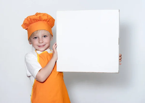 Porträt Der Kleinen Köchin Mit Pizzaschachtel — Stockfoto