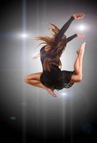 Snygg Och Ung Modern Stil Dansare Hoppning Studio — Stockfoto