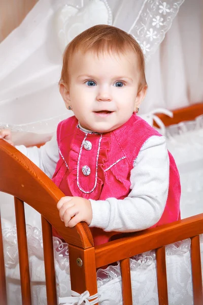 Pequeño Bebé Sonriendo Cama — Foto de Stock