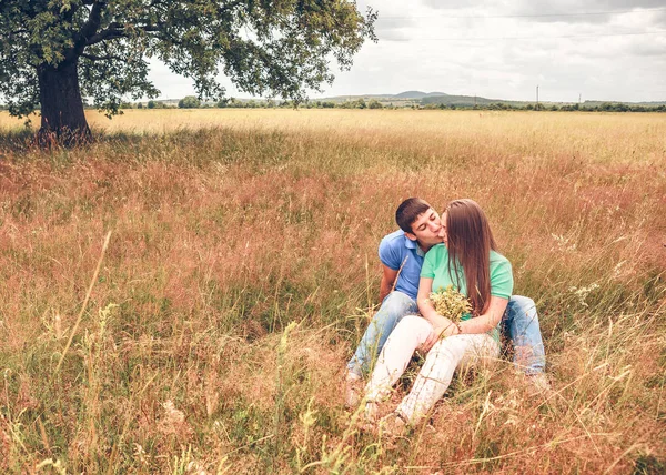 Romantic Couple Relaxing Sitting Field Full Length — Stock Photo, Image