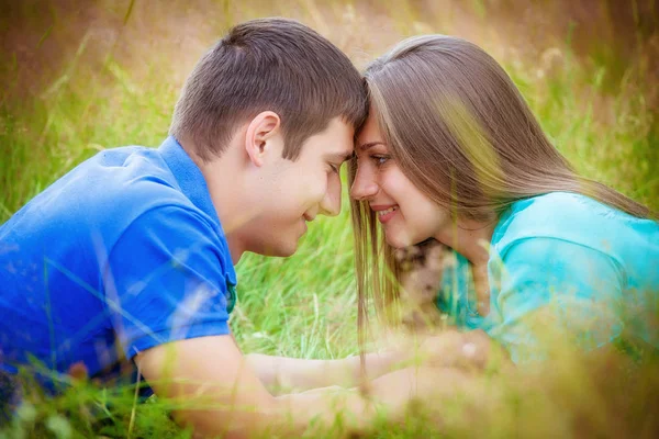 Portrait Romantic Couple Relaxing Field — Stock Photo, Image