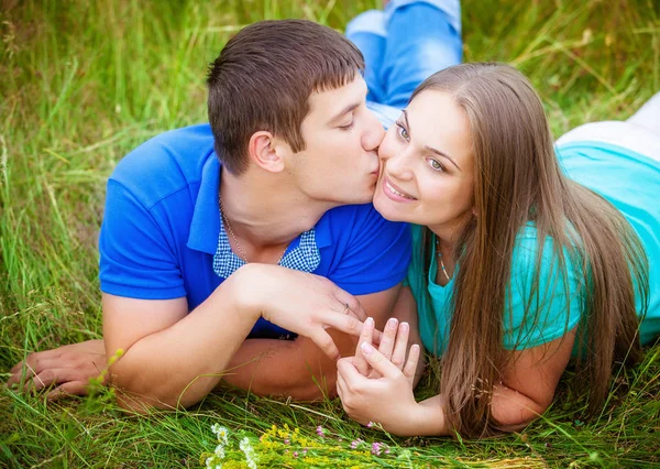 Romantic Couple Having Fun Kissing Relaxing Field — Stock Photo, Image
