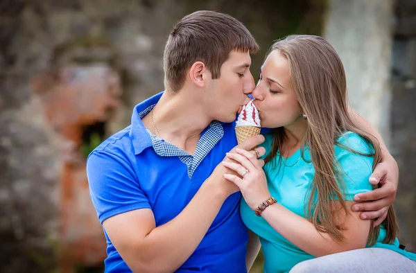 Romantic Couple Kissing Holding Ice Cream Sitting Outdoors — Stock Photo, Image