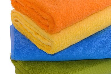 beyaz izole temiz katlanmış havlu yığını