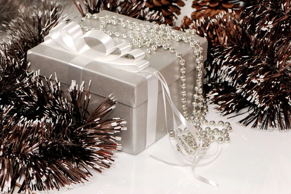 礼品盒和花环 圣诞节概念 — 图库照片