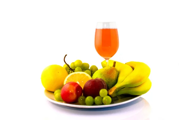 Frutas Diferentes Plato Vaso Bebida Aislado Blanco —  Fotos de Stock