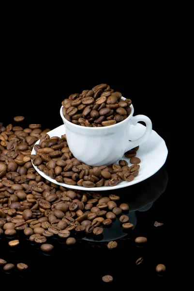 White Coffee Cup Beans Black Background — Stock Photo, Image