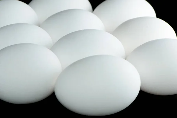 Close White Chicken Eggs Black Reflecting Surface — Stock Photo, Image