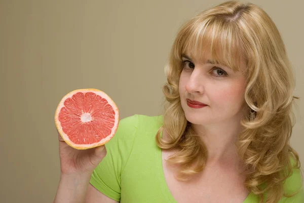 Beautiful Blonde Woman Smiling Holding Grapefruit Slice Posing Beige Studio — Stock Photo, Image