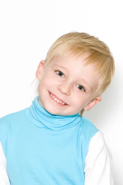 Retrato Menino Loiro Bonito Sorrindo Isolado Fundo Branco — Fotografia de Stock