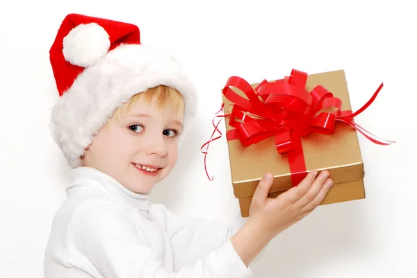 Mały Chłopiec Blonde Noszenie Czerwony Kapelusz Santa Przytrzymanie Pudełko Kokardą — Zdjęcie stockowe