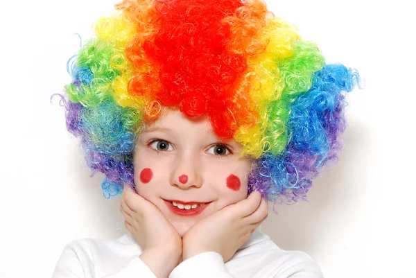 Ευτυχισμένος Μικρό Αγόρι Κόκκινα Μάγουλα Και Μύτη Που Φοράει Περούκα — Φωτογραφία Αρχείου