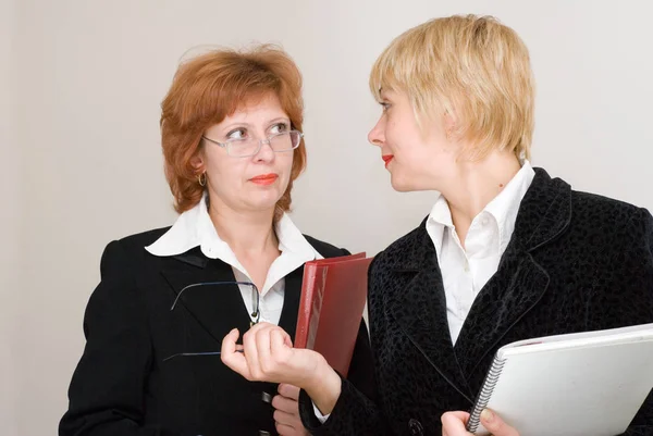 Two Businesswomen Wearing Suits Holding Folders Documents Standing Light Studio — Stock Photo, Image