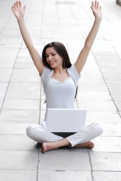 Beautiful Young Woman Using Laptop Street — Stock Photo, Image