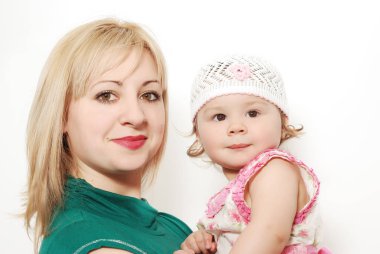 Anne ve kızı beyaz izole portresi