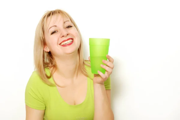 Retrato Cerca Hermosa Mujer Adulta Con Taza Plástico Aislado Blanco —  Fotos de Stock