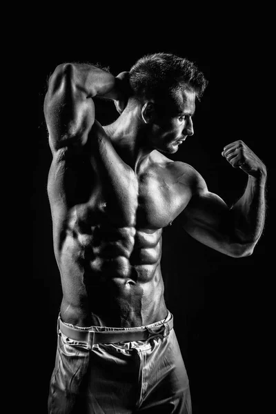 Noir Blanc Coup Beau Musclé Homme Isolé Sur Noir — Photo