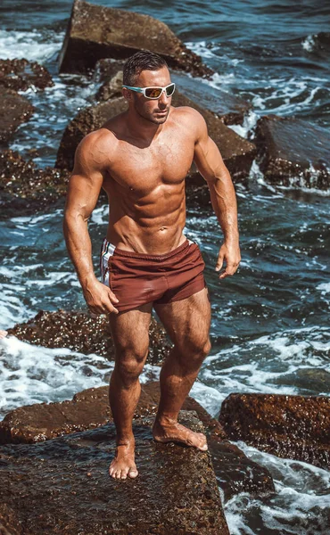 Handsome Male Athlete Posing Rocks — Stock Photo, Image