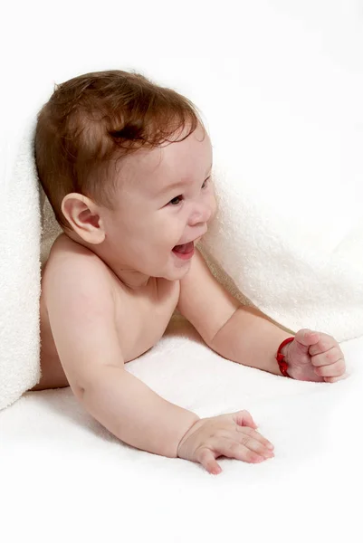 Portret Chłopca Pod Ręcznik Frotte — Zdjęcie stockowe