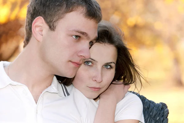 Portrait Heureux Jeune Couple Plein Air — Photo