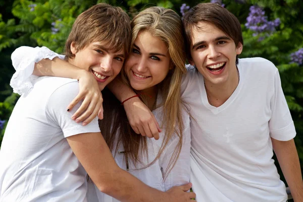 Happy Group Friends Smiling Outdoors Park — Stock Photo, Image