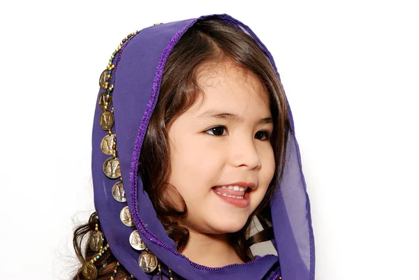 Porträt Eines Emotionalen Lateinamerikanischen Mädchens Arabischem Kleid — Stockfoto