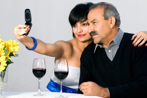 Vater Und Tochter Machen Ein Selfie Restaurant — Stockfoto