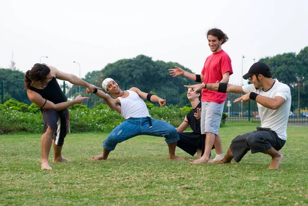 Group Young Sports Guys Park — Stock Photo, Image