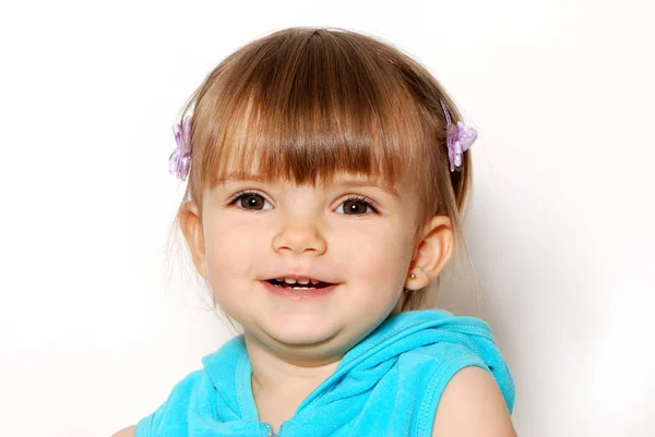 Portré Kis Aranyos Lány Kék Kabát Fehér Alapon — Stock Fotó