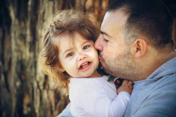 Vader met de baby — Stockfoto