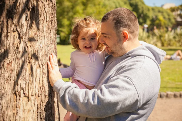 Padre con el bebé — Foto de Stock