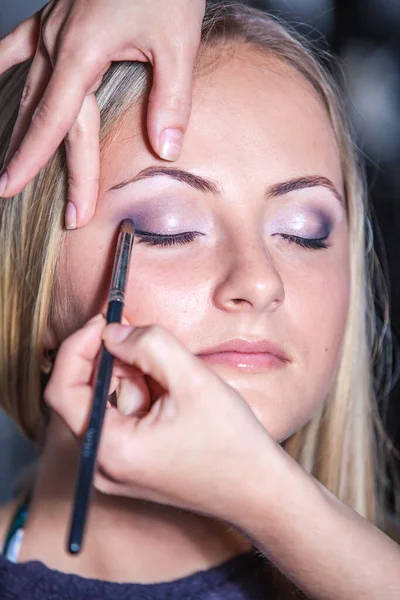 Process För Att Applicera Makeup Skönhetssalong — Stockfoto