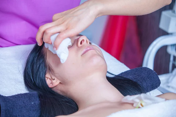 Güzellik Salonunda Yüzünde Maske — Stok fotoğraf