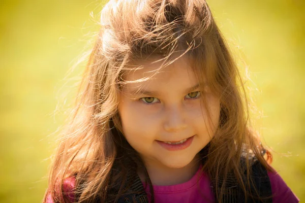 Retrato Chica Latina Verano Parque — Foto de Stock