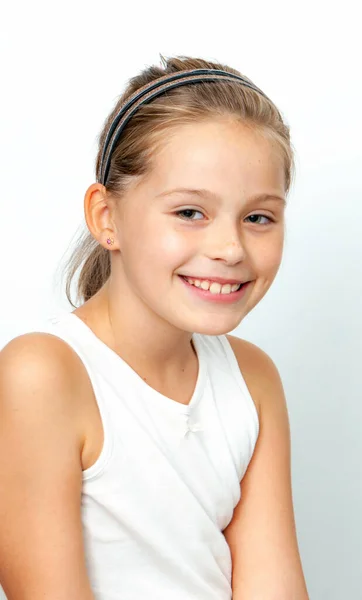 Retrato Uma Bela Menina Isolada — Fotografia de Stock