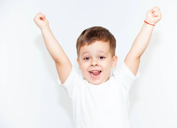 Emotionele Jongen Een Lichte Achtergrond — Stockfoto