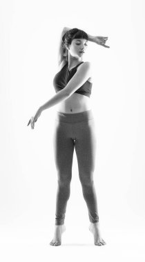 Stüdyoda dansçı kadın eğitimi