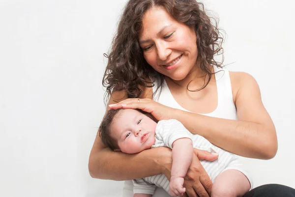 Madre Feliz Con Bebé — Foto de Stock