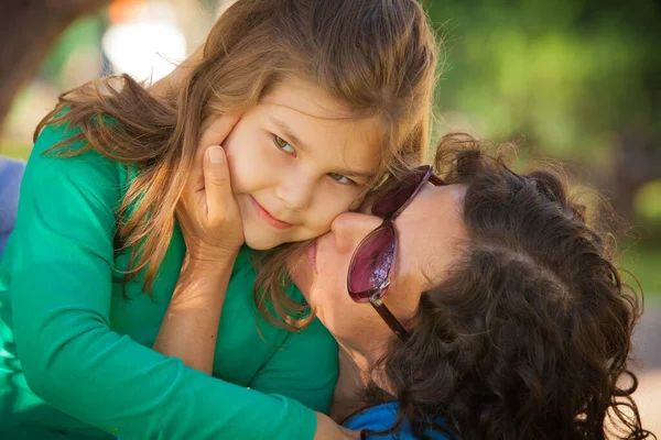 Gelukkig Mather Dochter Zomer — Stockfoto