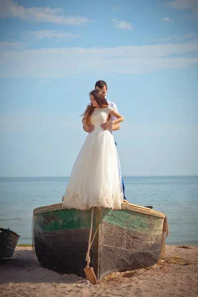 Casamento Casal Barco Praia — Fotografia de Stock
