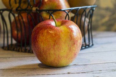 elma ve meyve natürmort doğal aydınlatma ile yakın çekim
