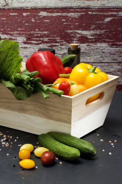 mezarda farklı taze sebze