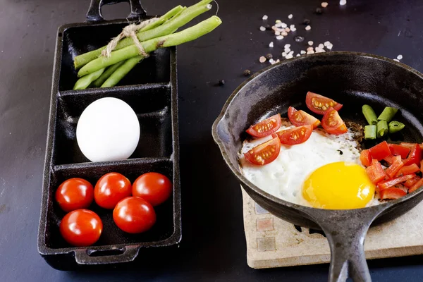 Huevos revueltos cocidos en sartén — Foto de Stock