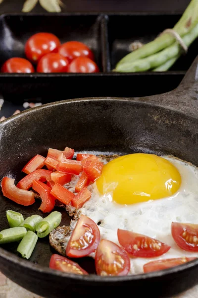 Huevos revueltos cocidos en sartén — Foto de Stock
