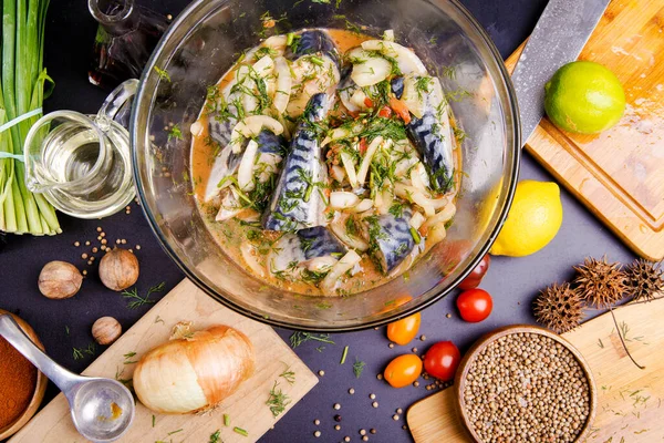 Fischstücke Mit Gemüse Der Marinade — Stockfoto