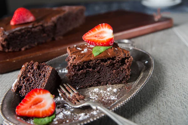 Slice Chocolate Cake Strawberries — Stock Photo, Image