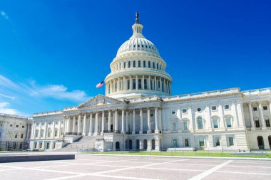 Başkent Washington 'da. Fotoğraf 20 Eylül. 2020. Mavi gökyüzü arkaplanına karşı ön görüş